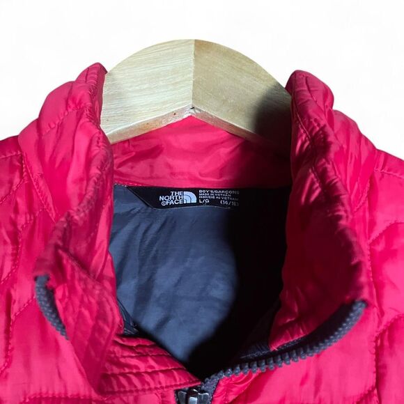 The North Face Red Quilted Full-Zip Jacket - Picture 8 of 8